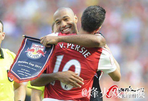 首尾大战 “枪手”赢球靠“乌龙”