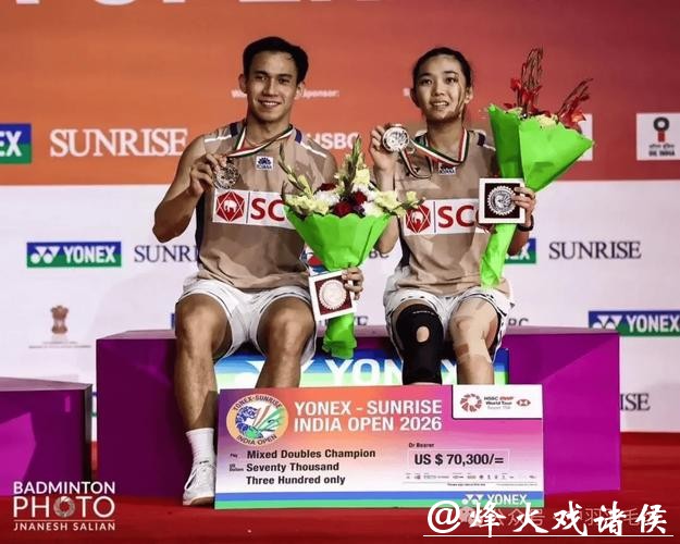 满满的仪式感！“梁王”组合再夺印度公开赛冠军，复刻3年前冠军照